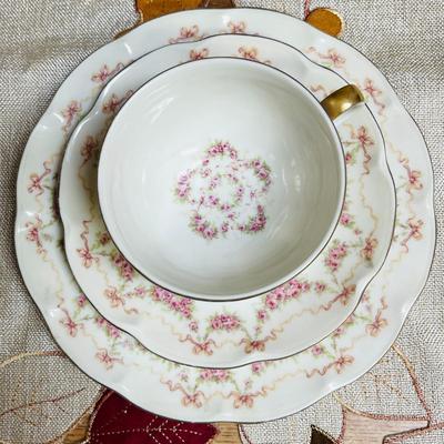 139 VINTAGE THEODORE HAVILAND NEW YORK 3 PC SET CUP SAUCER PLATE