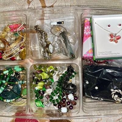 140 TRAY OF MISC ODDS & ENDS JEWELRY CRAFTS
