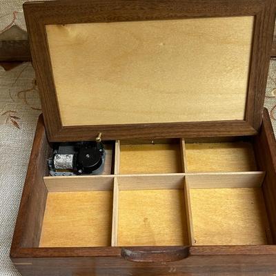 142 VINTAGE HANDMADE SIGNED RECTANGLE INLAY WOOD JEWELRY/MUSIC BOX J G WHITE