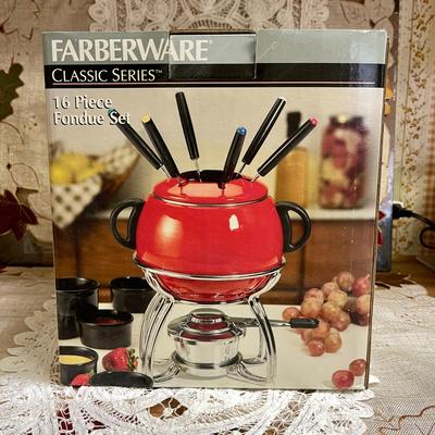 147 NEW IN BOX FARBERWARE 16 PC RED FONDUE SET