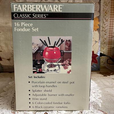 147 NEW IN BOX FARBERWARE 16 PC RED FONDUE SET
