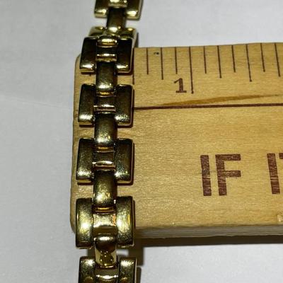 Vintage 30" Gold-toned Necklace w/Toggle Clasp in Very Good Preowned Condition as Pictured. (Jewelry #61).