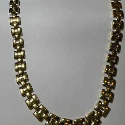 Vintage 30" Gold-toned Necklace w/Toggle Clasp in Very Good Preowned Condition as Pictured. (Jewelry #61).