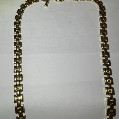 Vintage 30" Gold-toned Necklace w/Toggle Clasp in Very Good Preowned Condition as Pictured. (Jewelry #61).