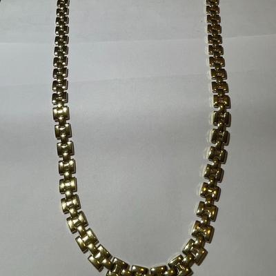 Vintage 30" Gold-toned Necklace w/Toggle Clasp in Very Good Preowned Condition as Pictured. (Jewelry #61).