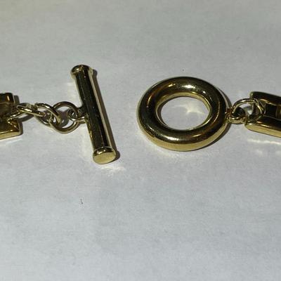 Vintage 30" Gold-toned Necklace w/Toggle Clasp in Very Good Preowned Condition as Pictured. (Jewelry #61).