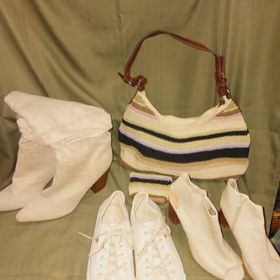 LADIES BOOTS AND SHOES PLUS WORTHINGTON PURSE