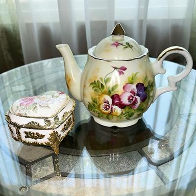 161 LEFTON MUSICAL CHINA TEAPOT AND HEART SHAPED MUSIC BOX