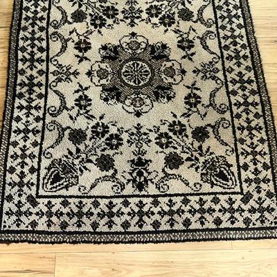 169 HOOKED AREA RUG 72 X 58 BROWN TAN