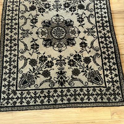 169 HOOKED AREA RUG 72 X 58 BROWN TAN