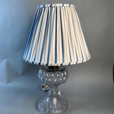1194 Vintage Pressed Glass Bubble Table Lamp