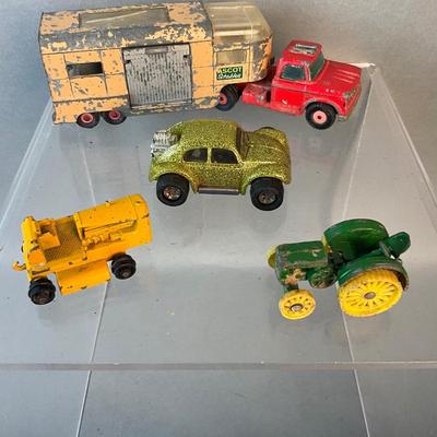 1235 Lot of Vintage 1960-1980 Metal Matchbox by Lisney England Cars with Case