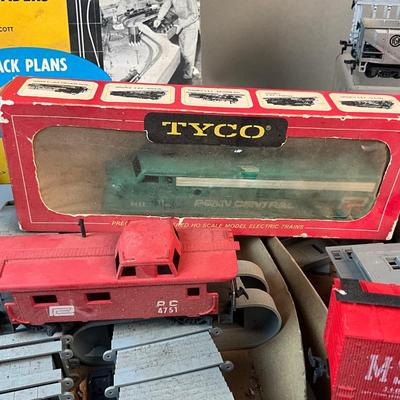 1244 Vintage Atlas Train with Track and Accessories