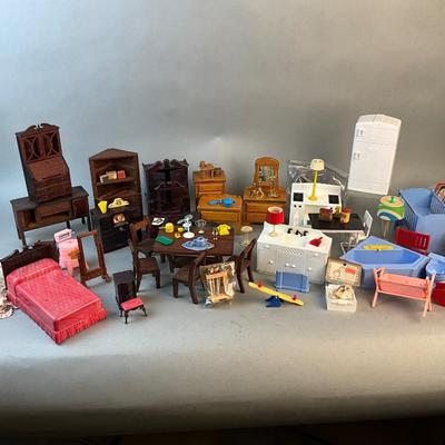 1255 Vintage Doll House from the 1945 Women’s Day Workshop with Accessories