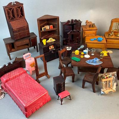 1255 Vintage Doll House from the 1945 Women’s Day Workshop with Accessories