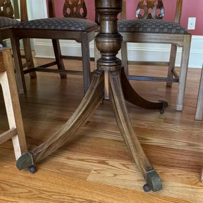 1252 Antique Chippendale Table and 8 Chairs