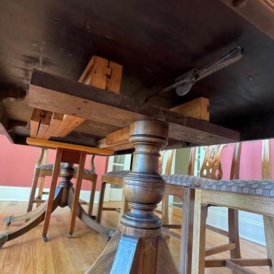 1252 Antique Chippendale Table and 8 Chairs