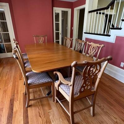 1252 Antique Chippendale Table and 8 Chairs