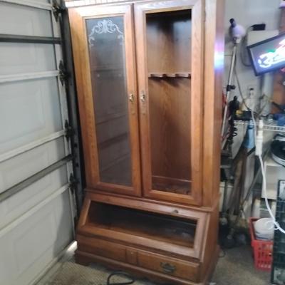Available for pick up WOODEN LOCKING GUN AND PISTOL CABINET