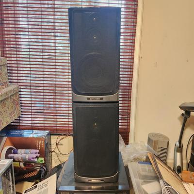 Pioneer Cassette CD AM/FM Receiver and speakers w manual