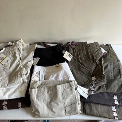 Big Lot New w Tags Womens Capri Shorts - Gloria Vanderbilt, Caribbean Joes