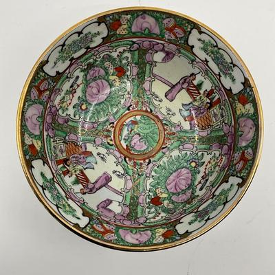 1302 Vintage Chinese Rose Medallion Porcelain Bowl