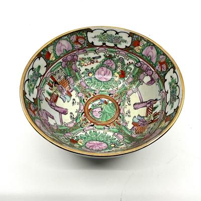 1302 Vintage Chinese Rose Medallion Porcelain Bowl