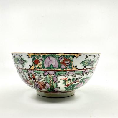 1302 Vintage Chinese Rose Medallion Porcelain Bowl