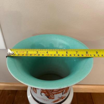 Large Chinese Vintage Porcelain Iron Red Kutani Vase with six characters mark