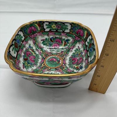 Chinese Vintage Porcelain Famille Rose Bowl