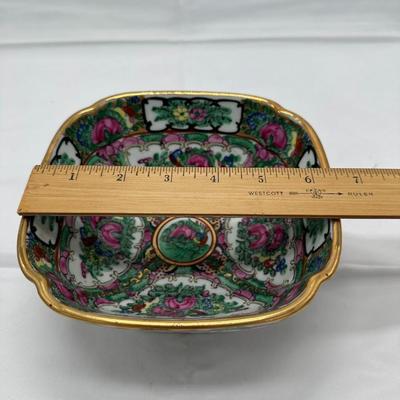 Chinese Vintage Porcelain Famille Rose Bowl