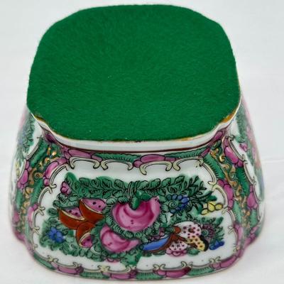 Chinese Vintage Porcelain Famille Rose Bowl