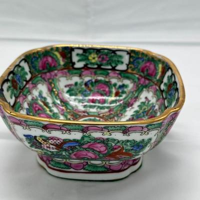 Chinese Vintage Porcelain Famille Rose Bowl