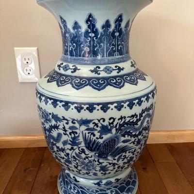 Very large Chinese Vintage Porcelain Blue and White Phonex Vase with six characters mark