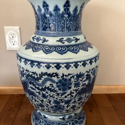 Very large Chinese Vintage Porcelain Blue and White Phonex Vase with six characters mark