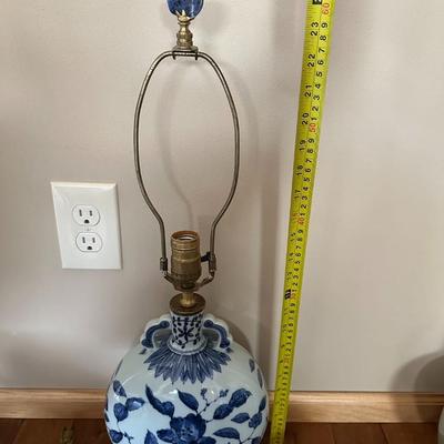 Chinese Vintage Vase Lamp