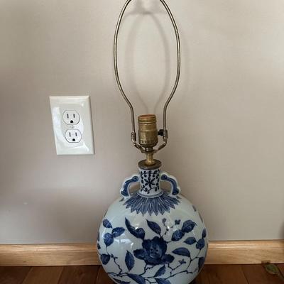 Chinese Vintage Vase Lamp