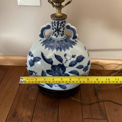 Chinese Vintage Vase Lamp