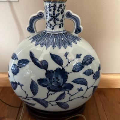 Chinese Vintage Vase Lamp