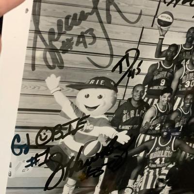 Harlem Globetrotters Signed Photo