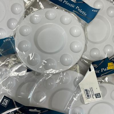 Large Lot of plastic paint artist pallets