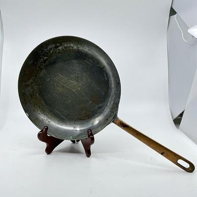 1330 Vintage Bazar Francais 666 NY Round 9.5" Copper Skillet