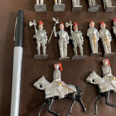 Cast Metal Knights Medieval Figurines