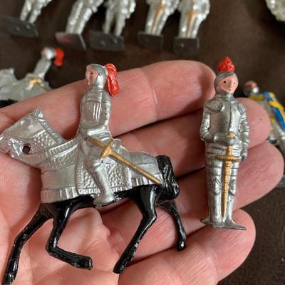 Cast Metal Knights Medieval Figurines