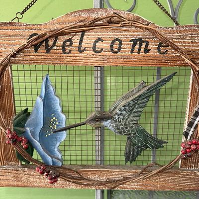 191 WOOD WELCOME SIGN WITH HUMMINGBIRD