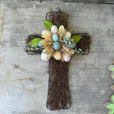 192 LOT 4 EASTER DECORATIONS WALL HANGINGS BUNNY CROSS