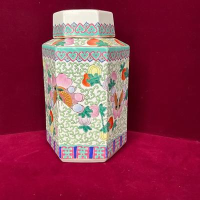 Lot# 104 Beautiful Large Vintage Hexagon Chinese Ginger Jar with Lid