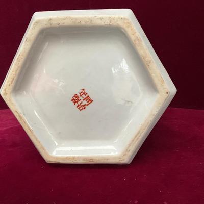 Lot# 104 Beautiful Large Vintage Hexagon Chinese Ginger Jar with Lid