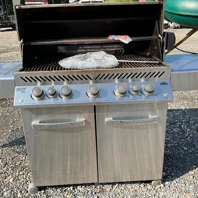 Lot# 71 Napoleon Gas Grill Prestige