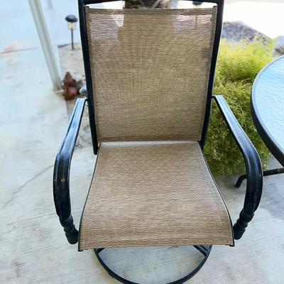 209 PATIO TABLE + 4 CHAIRS ROUND GLASS TOP ROCKING